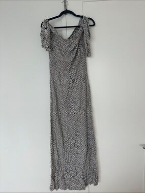 NWT- Black & White Printed Maxi Dress with adjustable sleeves